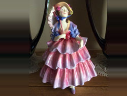 Hinged Parasol HN1579 - Designer: Leslie Harradine, Issued: 1933-1949. Variation: HN1578.